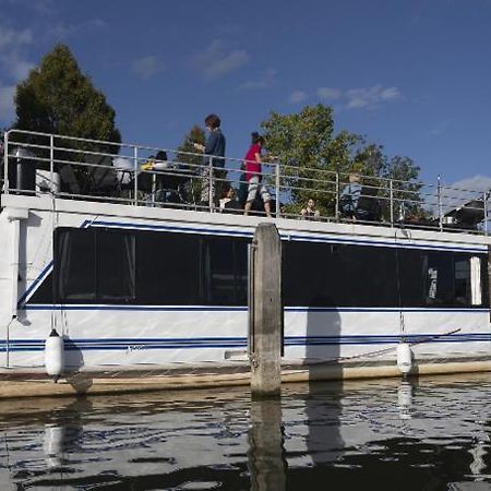 Bluebird House-Boat Ξενοδοχείο East Molesey Εξωτερικό φωτογραφία