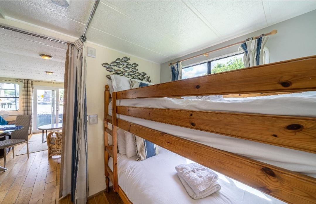 Bluebird House-Boat Ξενοδοχείο East Molesey Εξωτερικό φωτογραφία